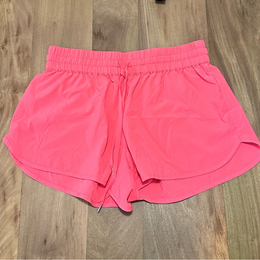 Aritzia TNA Alayli running shorts in dayglo pink